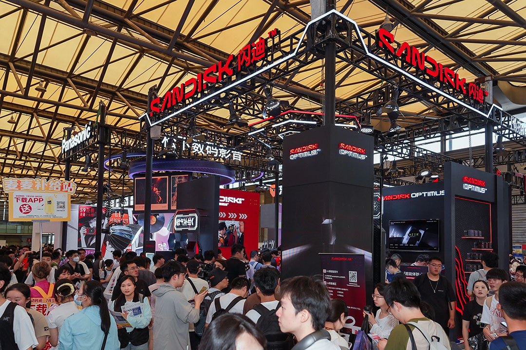 与AI同游!2026年第二十三届ChinaJoy盛大开幕! https://cms3.chinajoy.net/157/upload/resources/image/103347.jpg?token=Bearer eyJhbGciOiJIUzUxMiJ9.eyJpc3MiOiJlY2hpc2FuIiwic3ViIjoie1wiY2xpZW50XCI6XCJXRUJcIixcInR5cGVcIjpcIlVTRVJcIixcIm5hbWVcIjpcInVzZXIyX2FwaVwiLFwic2lnbmF0dXJlXCI6bnVsbCxcImV4cGlyZXNfaW5cIjoxODAwMDAwMH0iLCJpYXQiOjE3ODU1NzI3NDYsImV4cCI6MTc4NTU5MDc0Nn0.HPnAxiidYD1k7VkgJAD_0D0Wu1tmwQ6G_gTyksby3y2UZCbUy9DUdn6tHTLCCrc3fJB-Ny2umh8wrpsCHGvtJw
